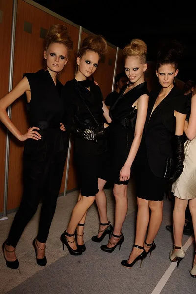 Look 60